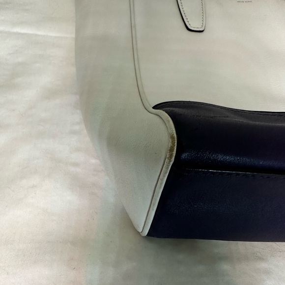 Coach Legacy Ivory and Eggplant with Yellow Detail Satchel - Picture 4 of 11